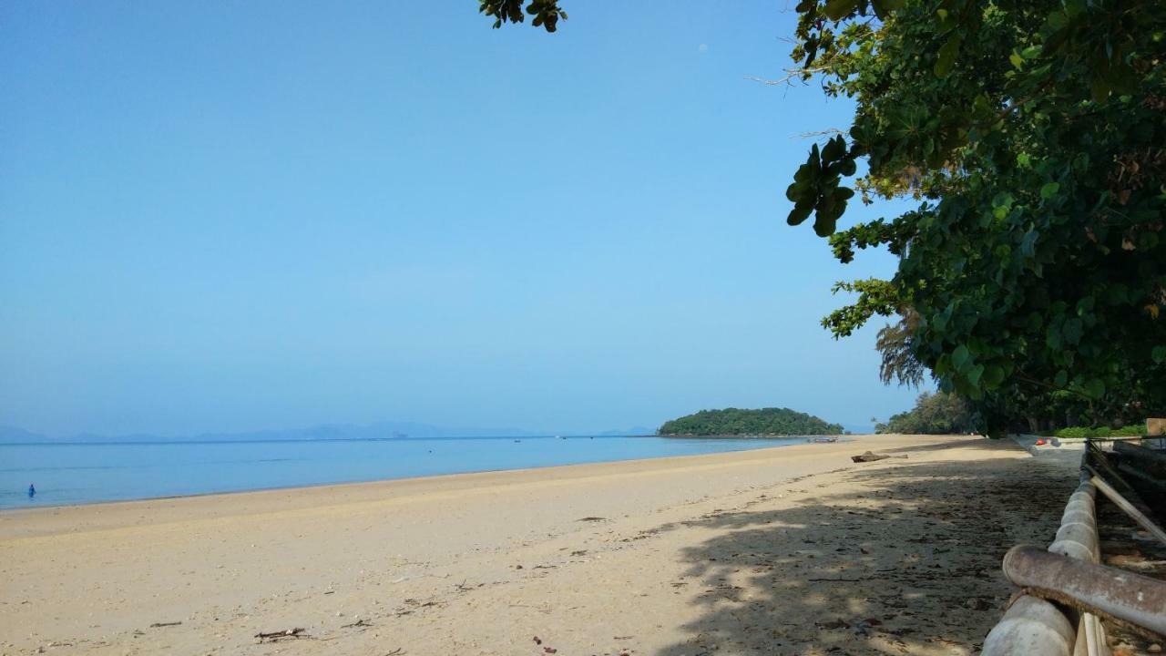 The Beach at Klong Muang Bagian luar foto