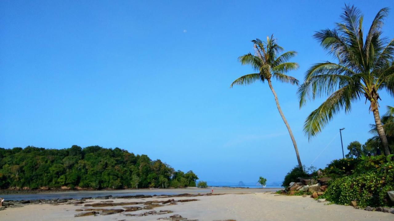 The Beach at Klong Muang Bagian luar foto