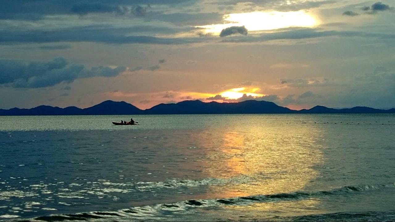 The Beach at Klong Muang Bagian luar foto
