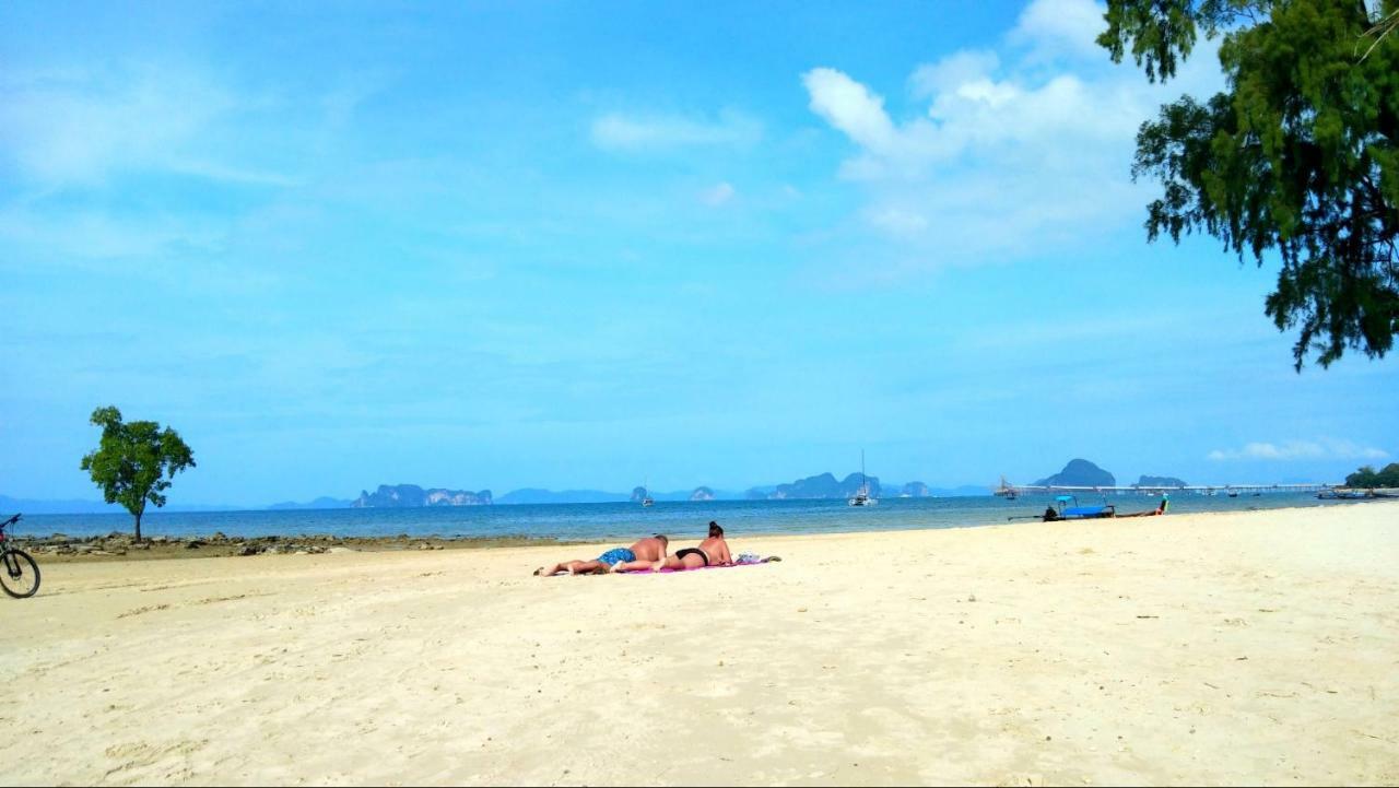 The Beach at Klong Muang Bagian luar foto